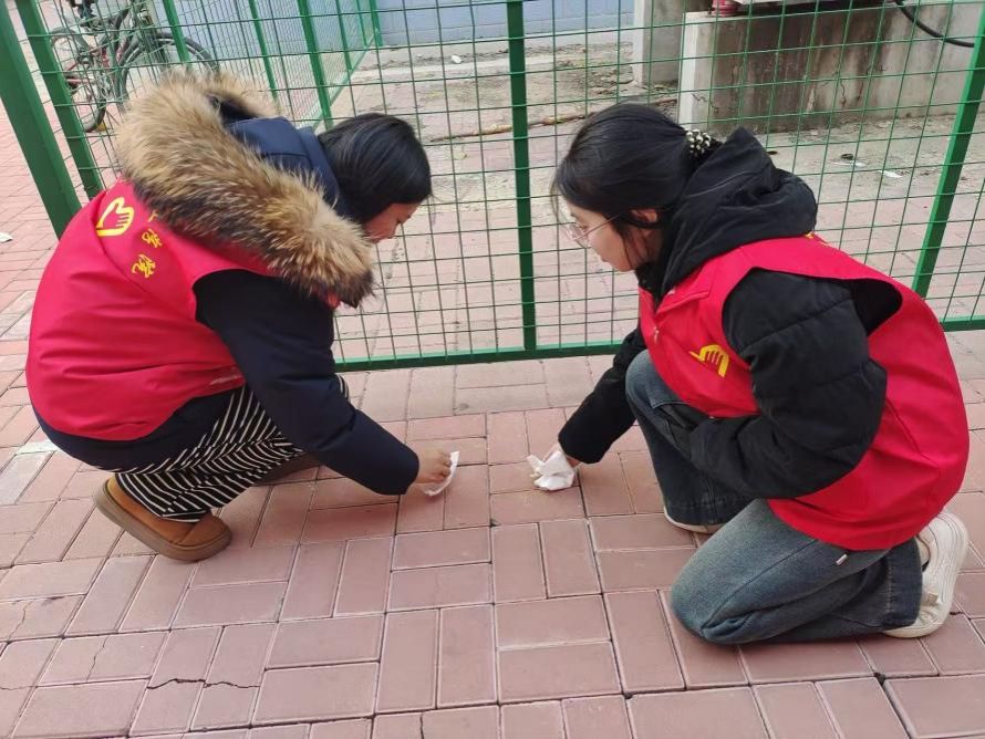 小孩们在玩耍 AI 生成的内容可能不正确。